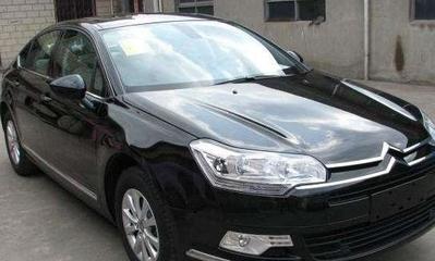 提新車時，懂車的人會立馬把它“扔了”，而新手卻把它當(dāng)成“寶貝”